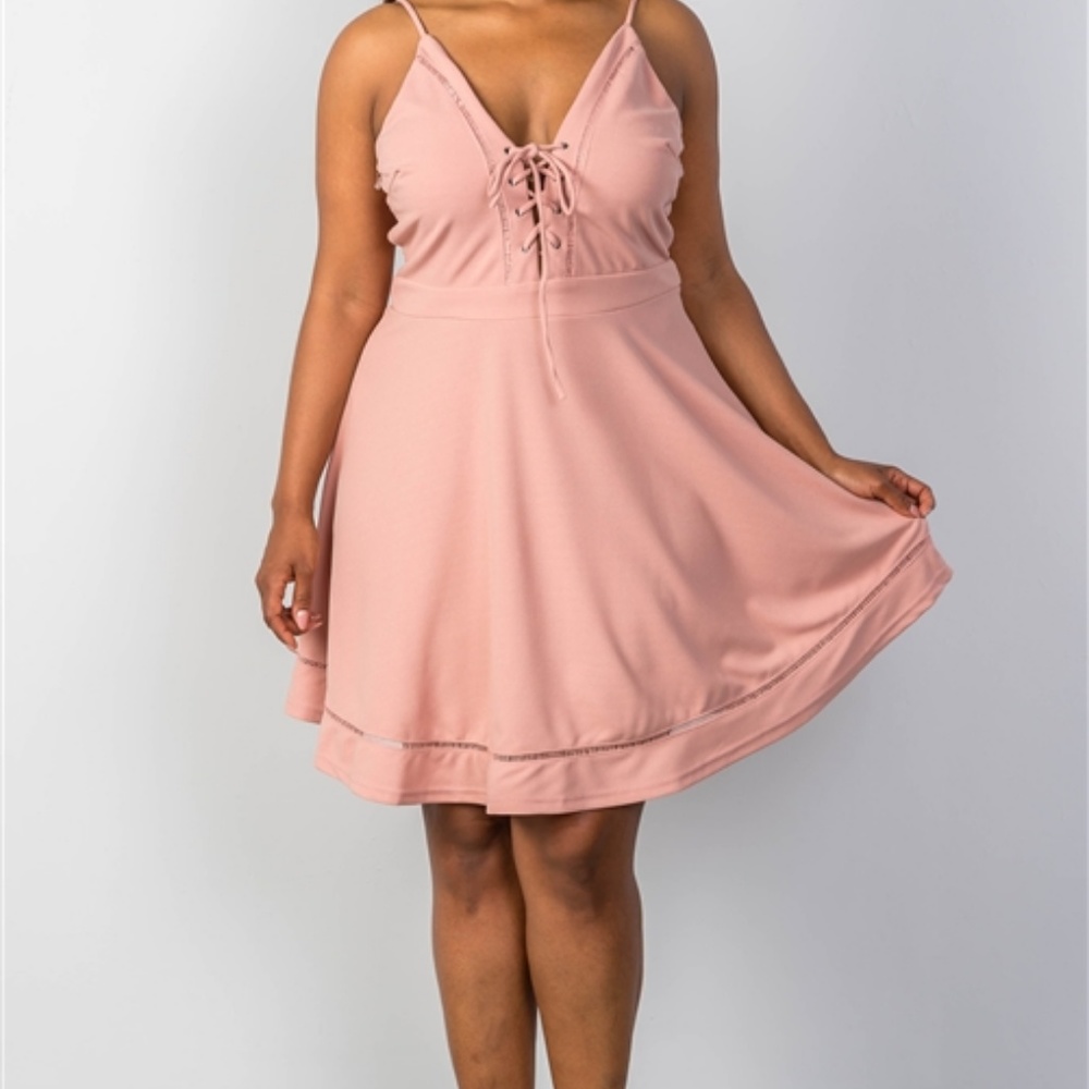 Stunning lace tie up PLUS size dress - Picture 7 of 7